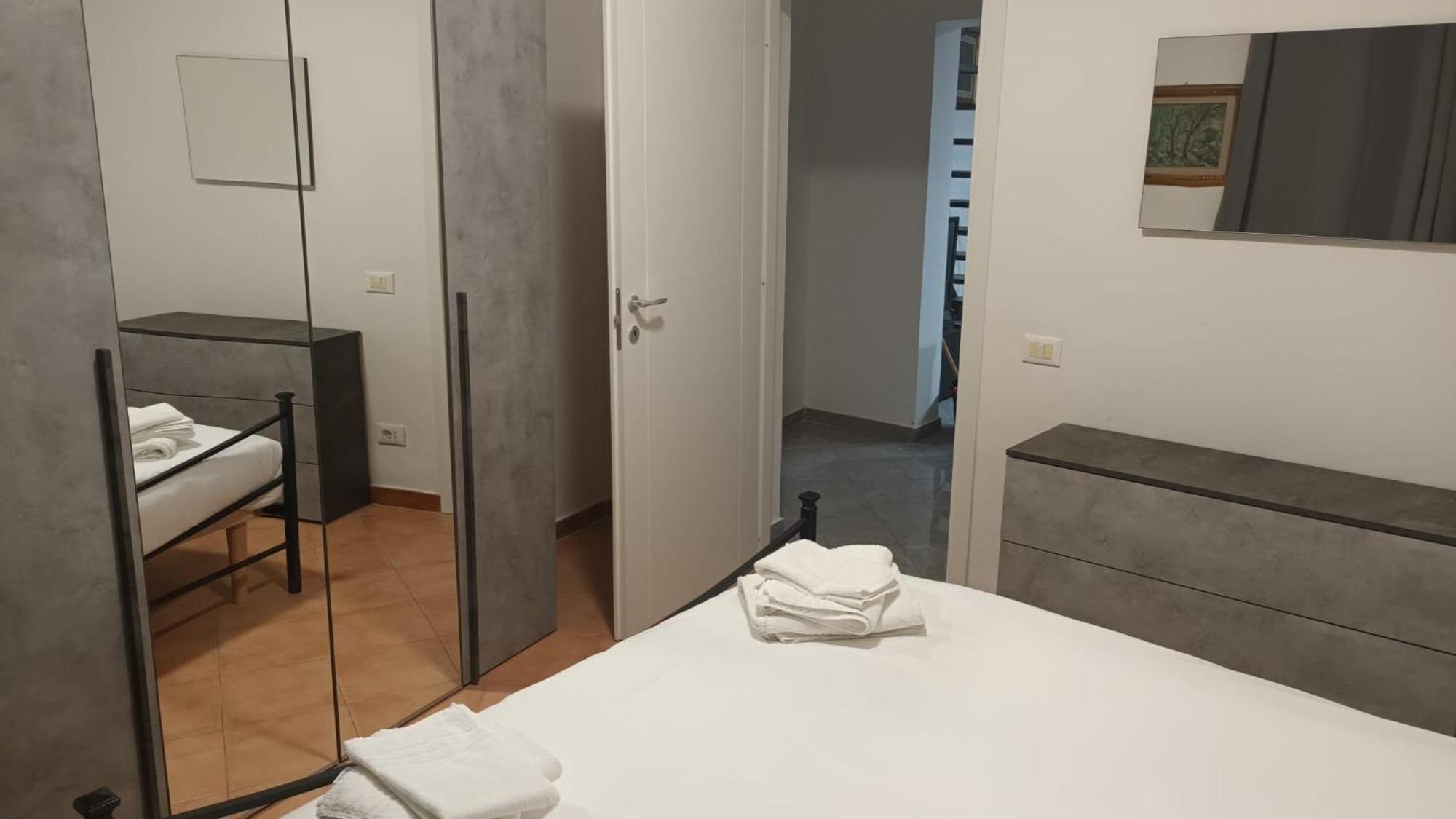 Casa N 2 Con Parcheggio Privato E Colonnina Ricarica Apartment Livorno Ngoại thất bức ảnh
